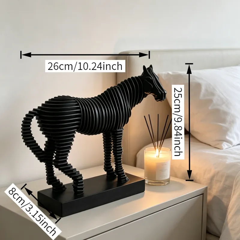 White/Dark Horse Mid-sized